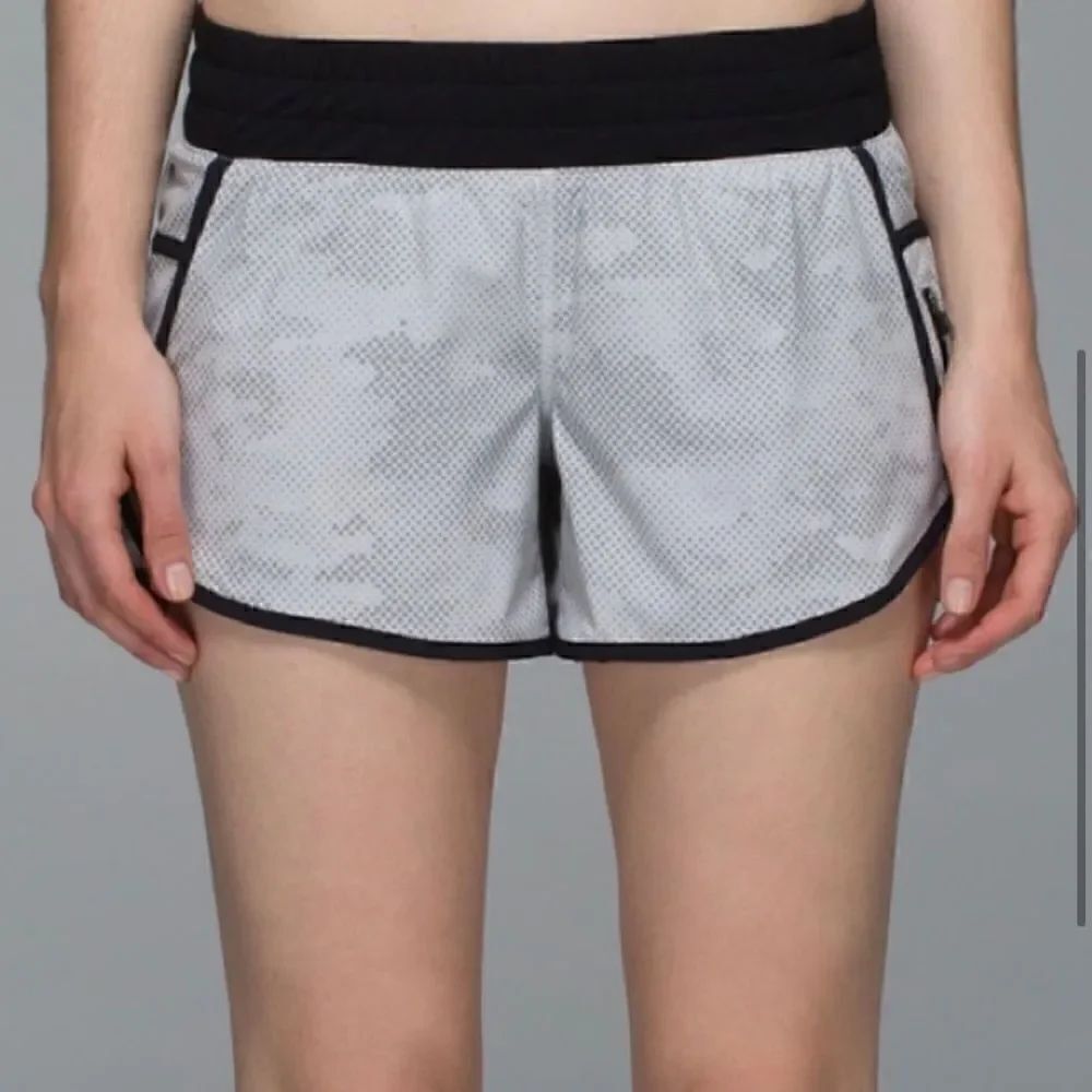 Lululemon Tracker Shorts Diamond Camo Silver Spoon Unlined